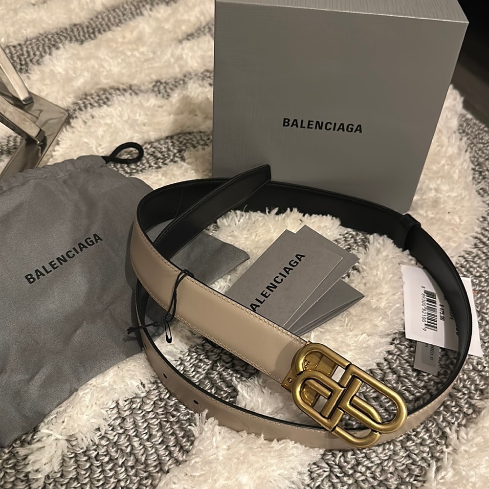 Balenciaga Logo Buckle Reversible
Leather Belt